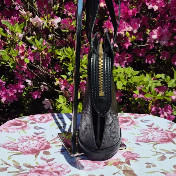 LOUIS VUITTON SAINT JACQUES Textured TOTE - Picture 6 of 16